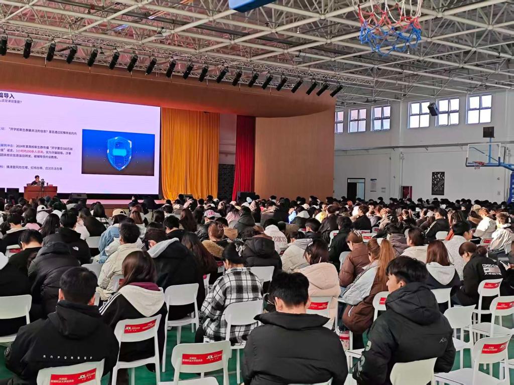 大厅里的人群AI 生成的内容可能不正确。